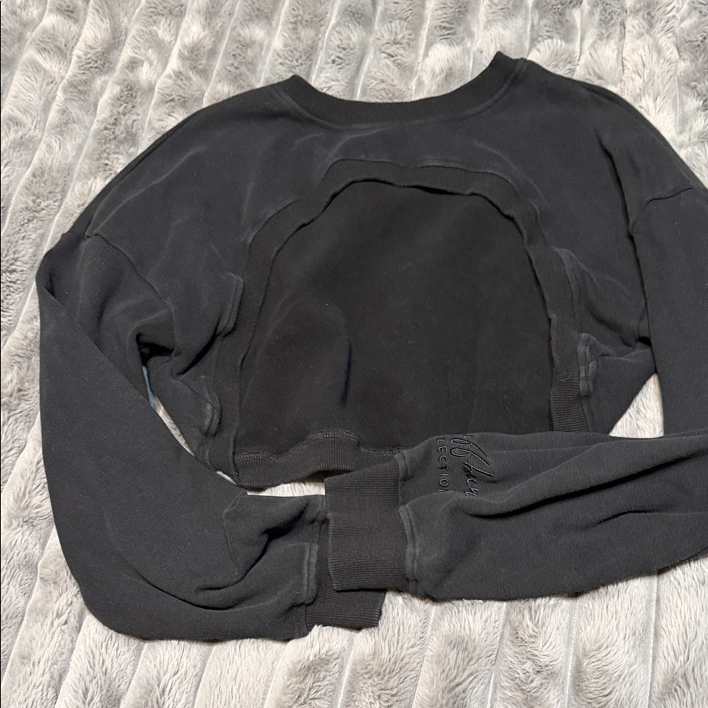 BuffBunny Black Cropped Top